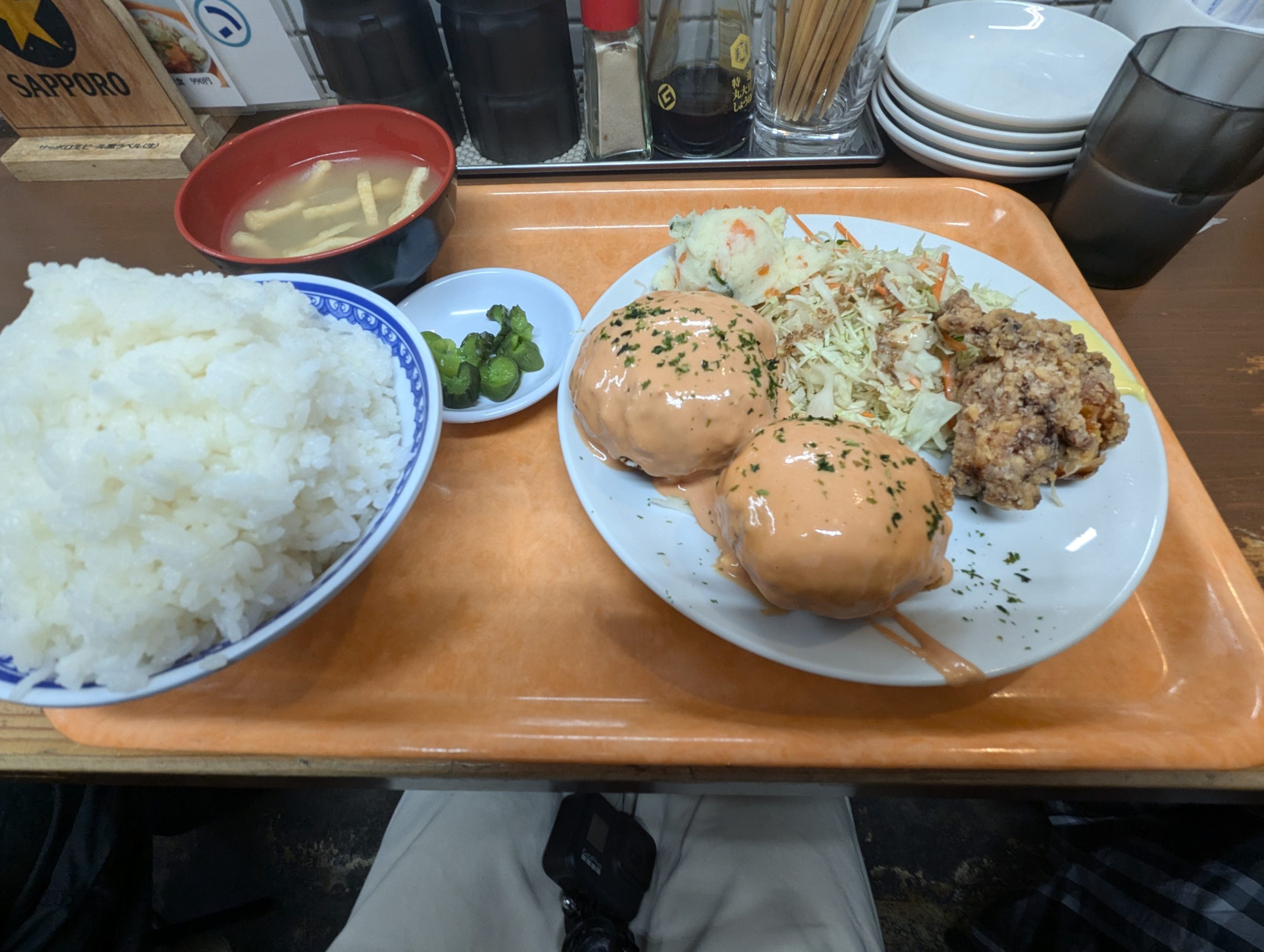 Minced meat cutlet set meal with deep-fried chicken