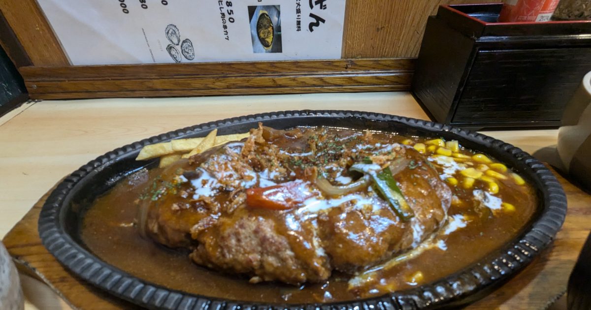 A hearty 500g hamburger steak set meal