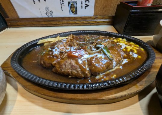 A hearty 500g hamburger steak set meal