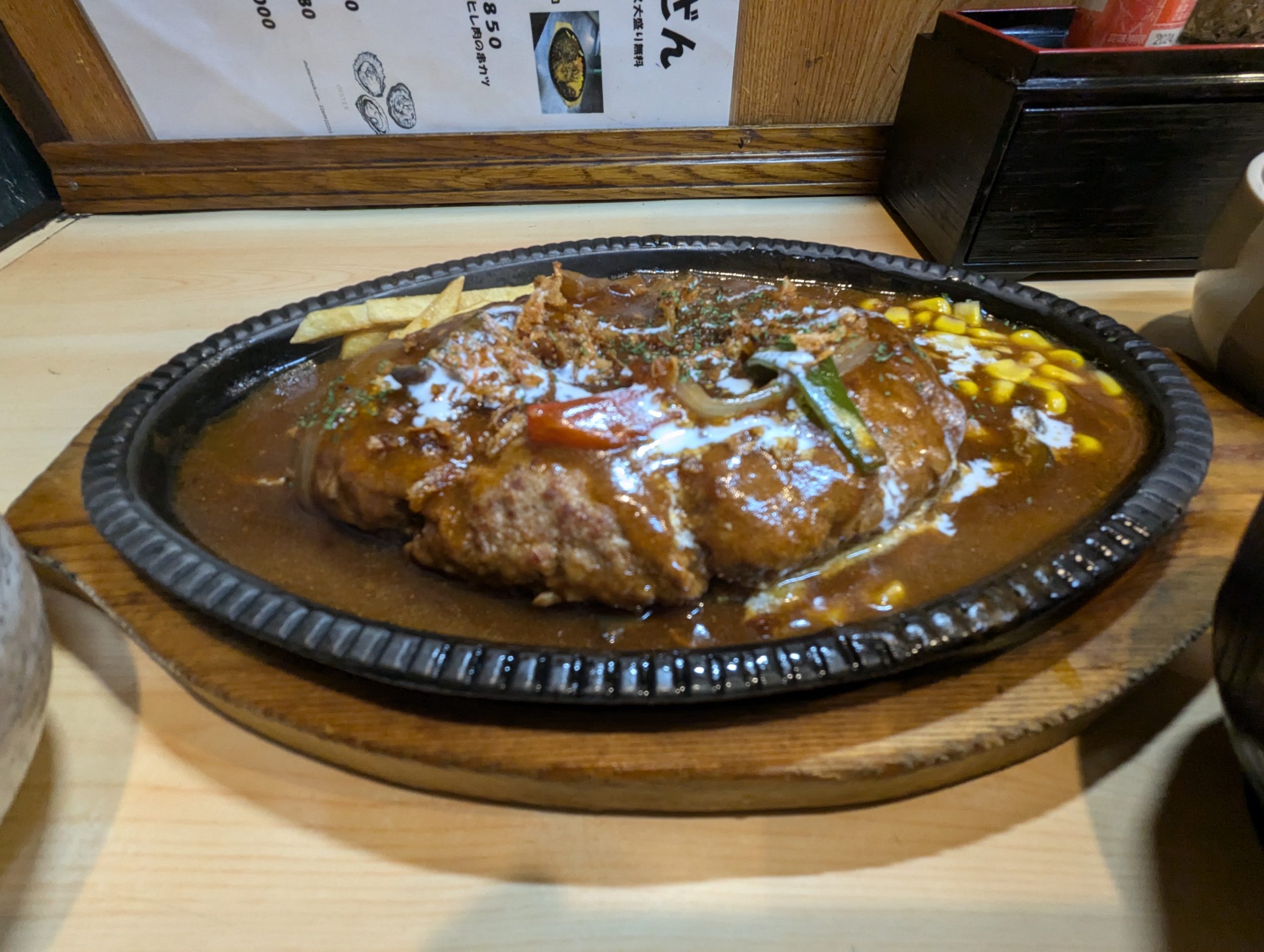 A hearty 500g hamburger steak set meal