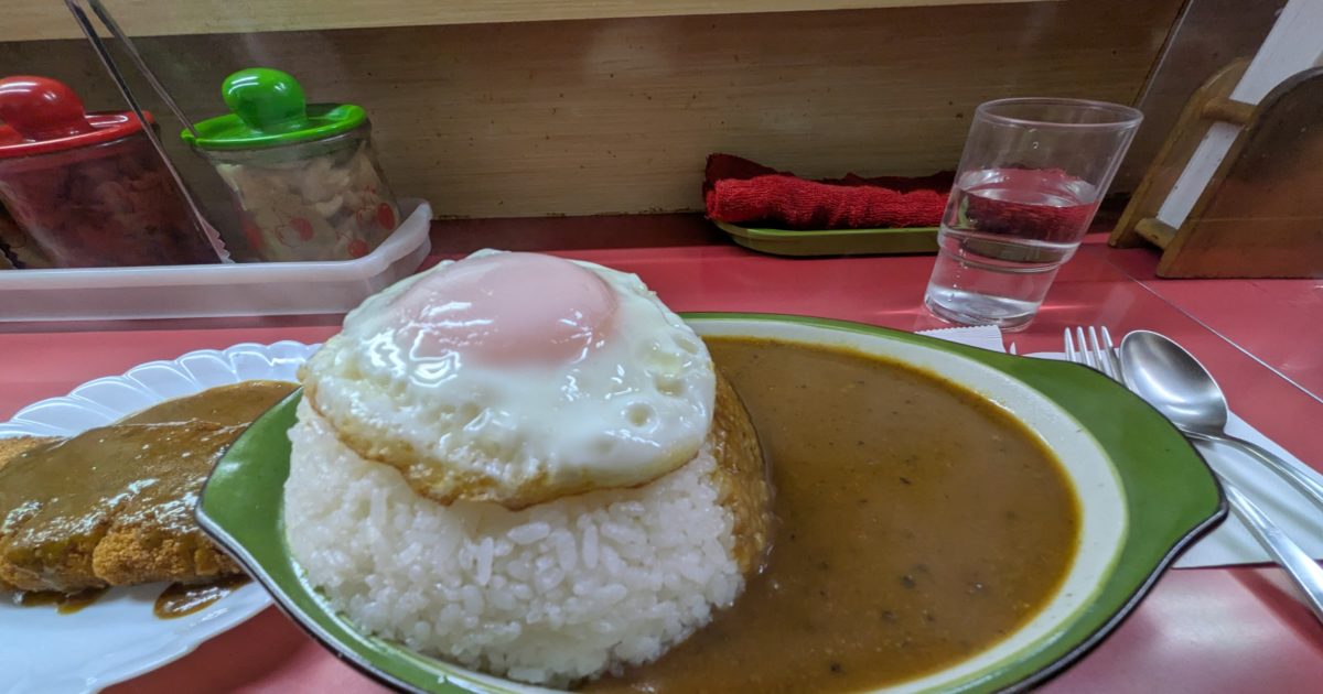 The huge portions of curry at Shukuria, a restaurant loved in Shonan/Fujisawa for over 50 years, were amazing.